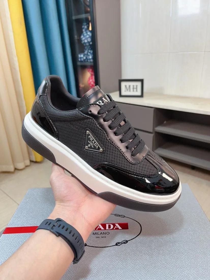 Men's shoes 💰600🌹🌹High-quality new Prada counters are launched simultaneously. The new men's shoes and 😘fabrics are selected from imported mesh and glue-spraying technology. Imported cowhide lining. 👍🏿High-end☄️Open-molded non-slip rubber outsole, exquisite lines, simple and elegant, comfortable and high-end for leisure travel. Code number: 38 to 44